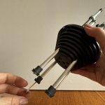 szybkie i skuteczne przyklejanie knotow do swiec z knotownikiem Easy Wick Deluxe